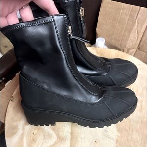 Like new women’s winter/rain boot